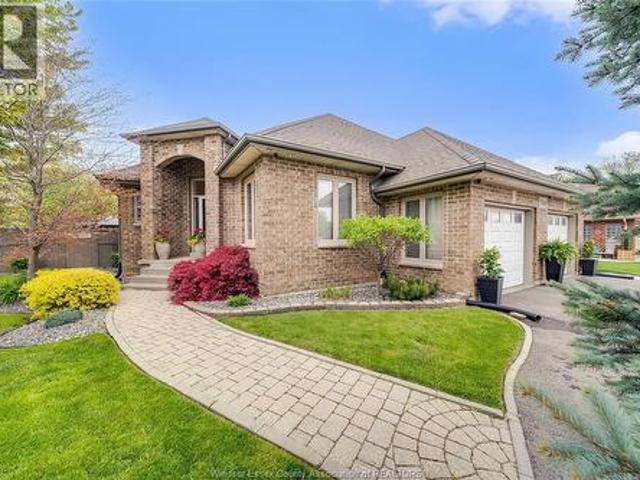 7840 Stella Crescent, Windsor, ON, N8T 3R8 house for sale | Listing ID 26010 | Royal LePage