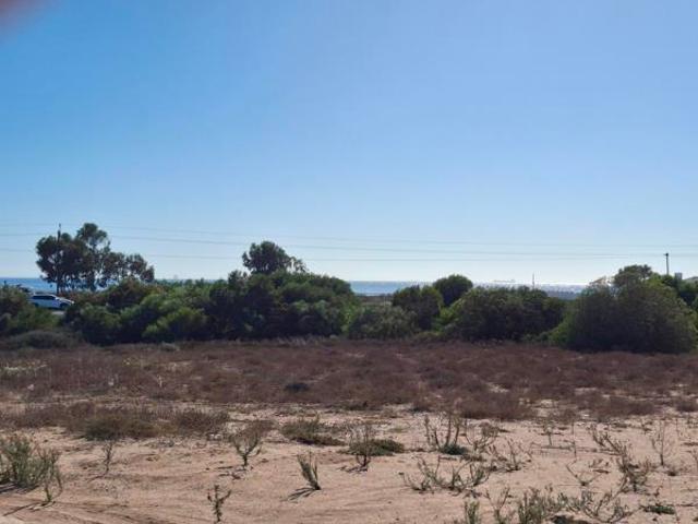 784 m² Land available in Da Gama Bay