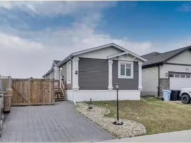 785 Beacon Hill Drive, Fort Mcmurray, AB, T9H 2P4 house for.