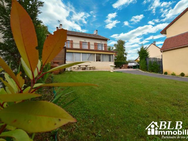 78690 Essarts le Roi à vendre maison familiale 212 m2 avec dépendance rénovée proche des commodités