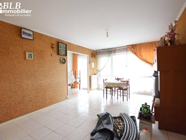 78690 LES ESSARTS LE ROI Agréable Appartement de 3 pièce avec