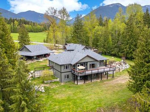 787 Crescent Bay Road, Nakusp, BC, V0G 1R1 Luxury House for sale | Listing ID 10387 | Royal LePage Carriage Trade Luxury Properties