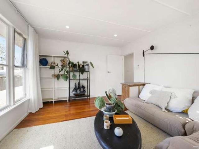 787 Te Atatu Road, Te Atatu Peninsula, Waitakere City