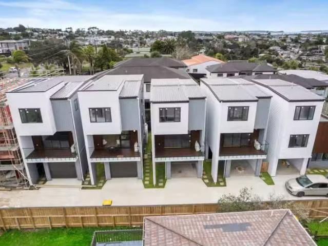 789C East Coast Road, Browns Bay, North Shore City For Sale