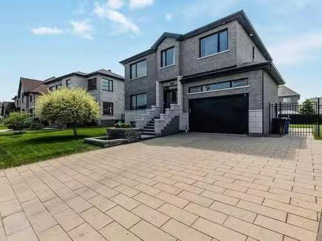 7925 Rue De Lausanne, Brossard, QC, J4Y 0K3 Luxury House for.