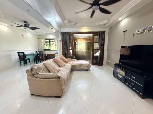 792 Woodlands Avenue 6 HDB Apartment For Sale, $669,000, 3 Bed 2 Bath 1,323 sqft $506.00 psf