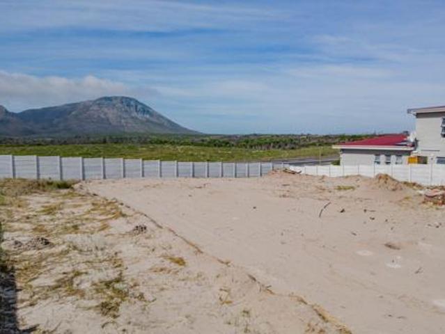 795 m² Land available in Perlemoenbaai