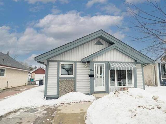 796 St Joseph Street Winnipeg MB R2H 3A7 For Sale