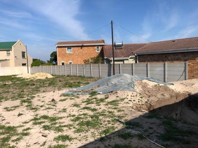 798 m² Land available in Franskraal
