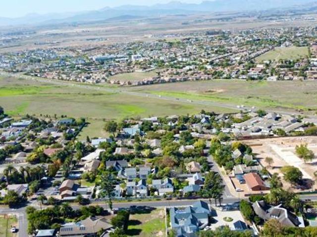 798 m² Land available in Halali