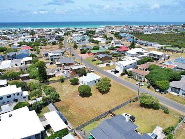 798 m² Land available in Struisbaai