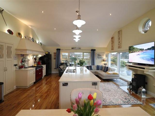 799,000 | 6 Marine Village, Ballina, Tipperary Harry Brann Auctioneers & Valuers 4972 MyHome. Ie Residential