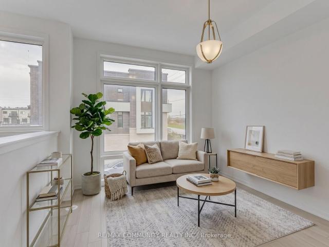 799 Heathrow Path, Oshawa | 3Beds/3Bath, Townhouse, $729,999 | Condos. Ca