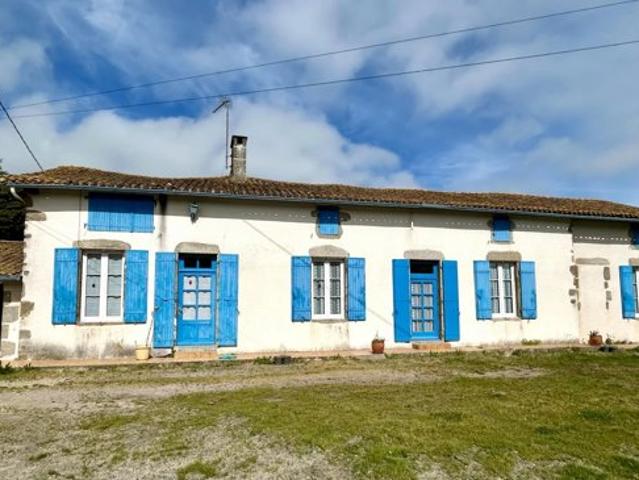 79 LAGEON LONGERE POITEVINE AVEC DEPENDANCES ET TERRAINS