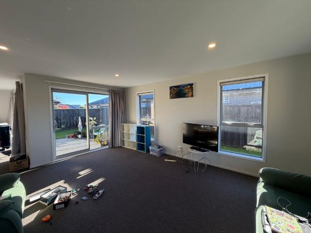 79 Sunline Avenue Lincoln