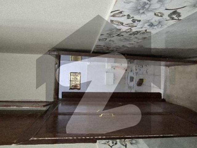 7 m Flate In Good Condition On 6th Floor D Block Hayatabad