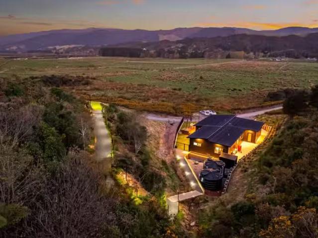 7 Margaret Mahy Drive, Whitemans Valley, Upper Hutt City For.