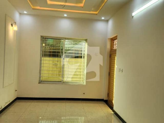 7 marla new house for sale