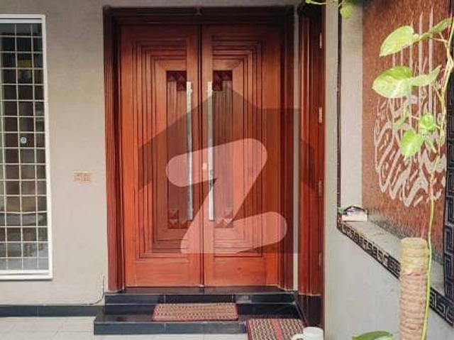 7 Marla Beautiful Location House Available For Sale