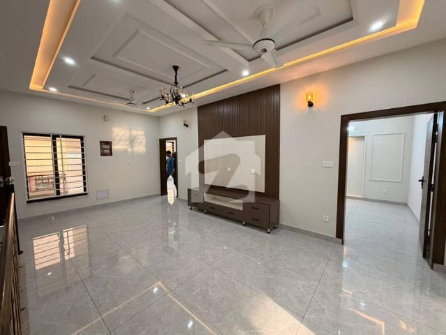 7 marla brand new house for sale