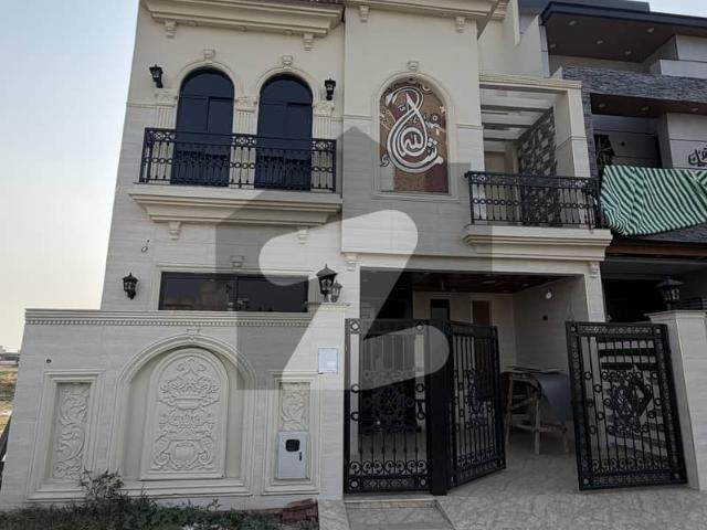 7 marla brand new house for sale in m7 c3 block lake city