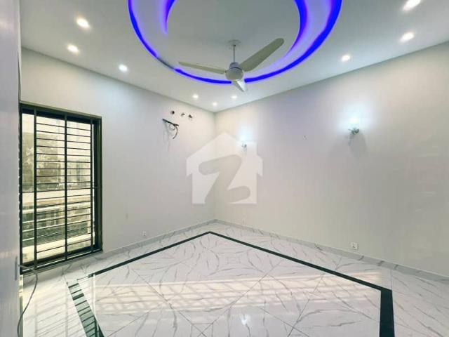 7 Marla Brand New Luxury House Available For Rent In Lake City