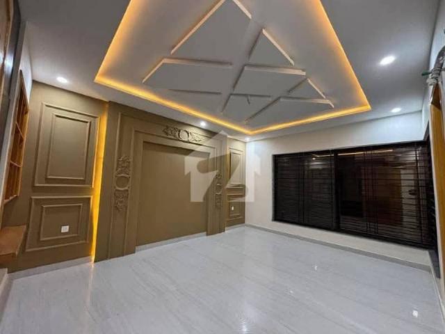 7 Marla Corner Designer House For Sale Two Side Gate Proper Double Unit Sun Face