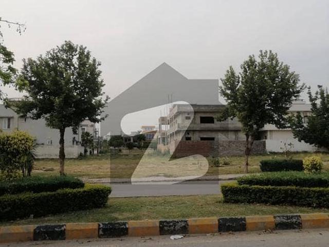 7 marla develop possession plot for sale on reasonable price in gulberg green islamabad