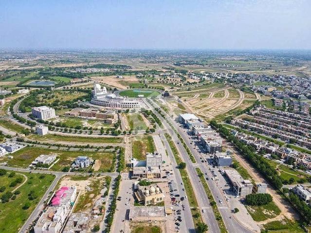 7 Marla, Facing Park, Best Location Ideal For Builders Plot For Sale