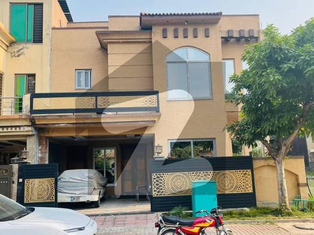 7 Marla House In Central Bahria Town Phase 8 Usman Block For Sale