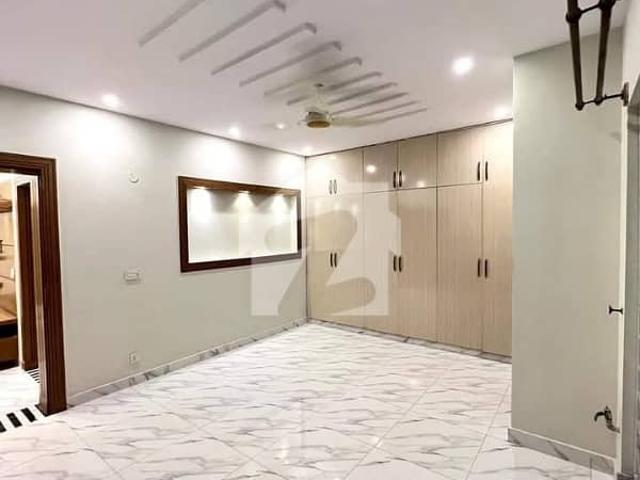7 Marla House With Gas Available For Rent Near Park Musjid Or Commercial