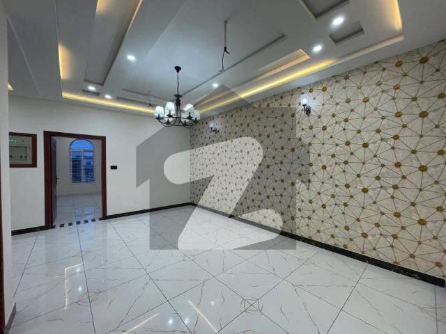 7 Marla Luxurious Brand New House Vip Location Nasheman Colony