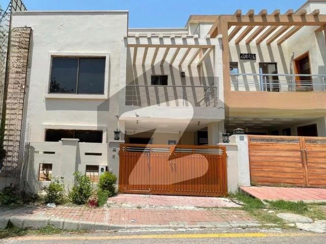 7 Marla Used House for Sale in Unbeatable price! Bahria Town Phase 8