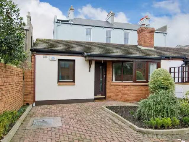7 Martello Wood, Sandymount, Dublin 4, D04E2P2 is for sale