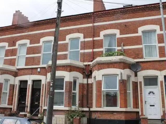 7 Agincourt Avenue