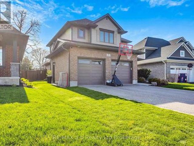 7 Arnold Street, Tillsonburg, ON, N4G 0G9 house for sale | Listing ID X13462 | Royal LePage