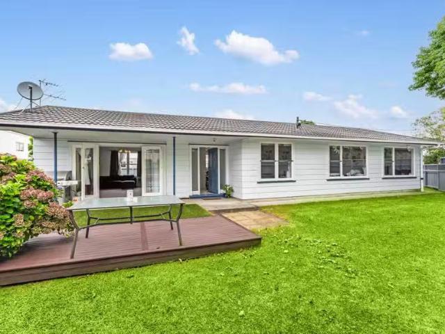 7 Barberry Lane, Te Atatu Peninsula, Waitakere City For Sale