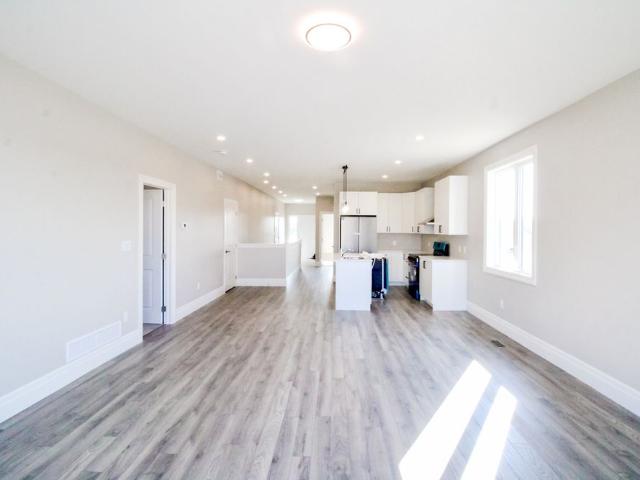 7 Beasley Cres, Prince Edward, ON K0K 2T0