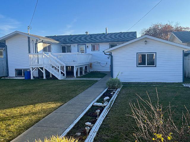 7 Bedroom, 2.5 Bathroom Bi level House In St. Paul, Alberta