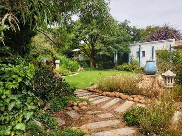 7 bedroom & ensuite property on the.
