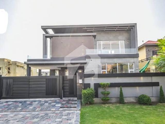 7 Bedroom Full Basment Fully Furnished Modern House For Sale