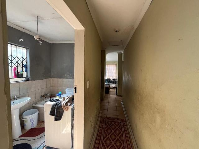 7 Bedroom House For Sale in Cosmo City