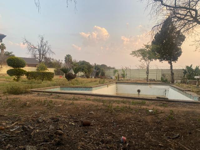7 Bedroom House For Sale in Annadale