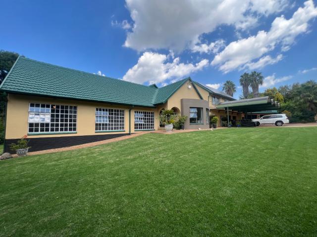 7 Bedroom House For Sale in Alberante