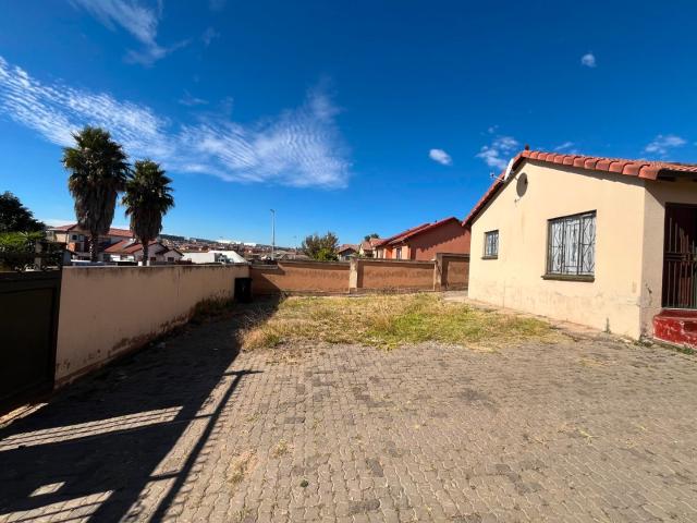 7 Bedroom House For Sale in Birch Acres