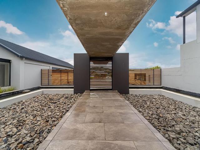 7 Bedroom House For Sale in Blue Hills Equestrian Estate