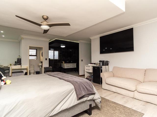 7 Bedroom House For Sale in Brackenhurst