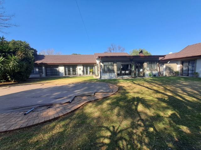 7 Bedroom House For Sale in Brackenhurst