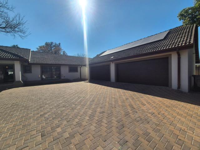 7 Bedroom House For Sale in Brackenhurst