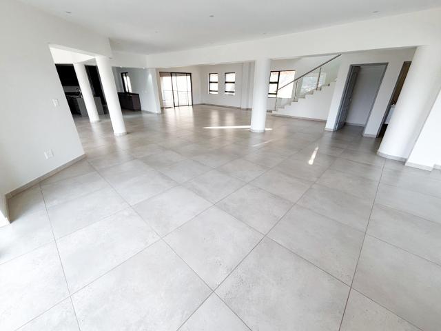 7 Bedroom House For Sale in Glenvista